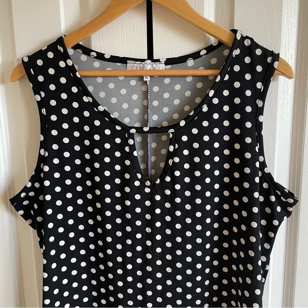 C’est La Vie Polka Dot Sleeveless Blouse Top Women’s XL Black White Ruched Sides - Picture 2 of 13
